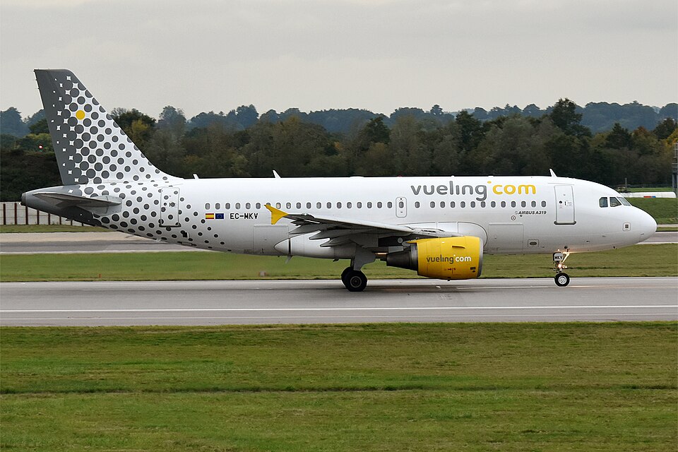 Image shows grounded Vueling Airbus A319-111 plane in 2019