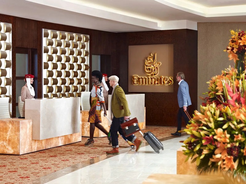 People walking into Emirates first class lounge in Dubai