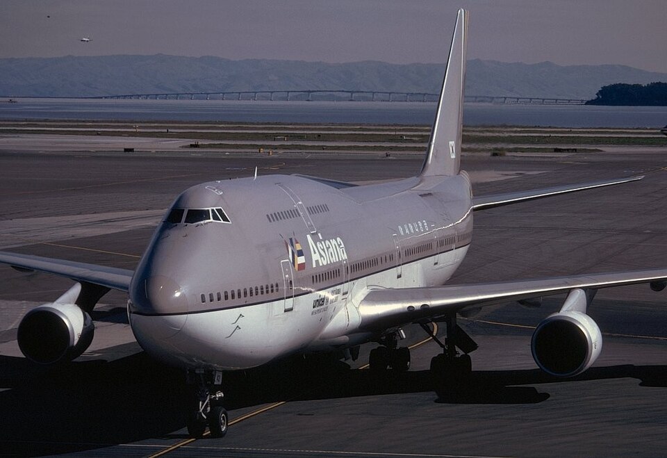 Asiana Airlines Boeing 747 on the runway at night
