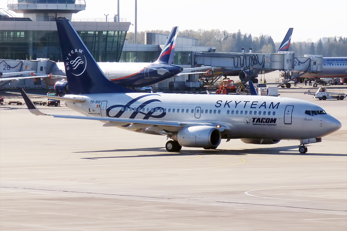 TAROM (SkyTeam Livery) Boeing 737-78J aircraft