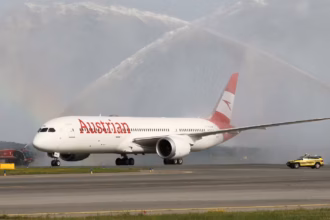 Austrian Airlines 787 receives a water salute upon arrival