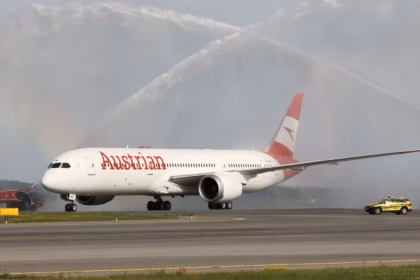 Austrian Airlines 787 receives a water salute upon arrival