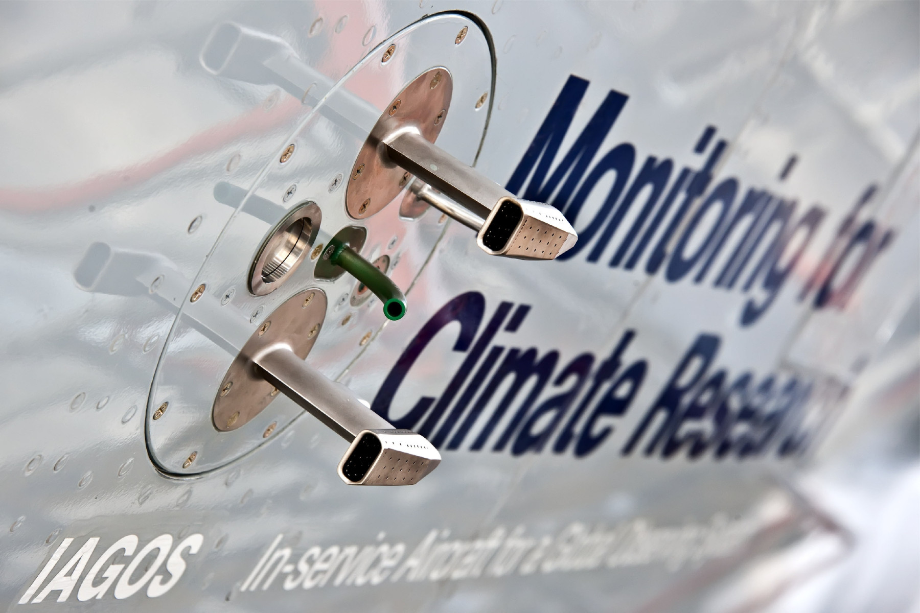Image shows a measurement probe installed in the forward left fuselage section of the Lufthansa A340-300 "Viersen" (D-AIGT) for the IAGOS (In-service Aircraft for a Global Observing System) climate research project