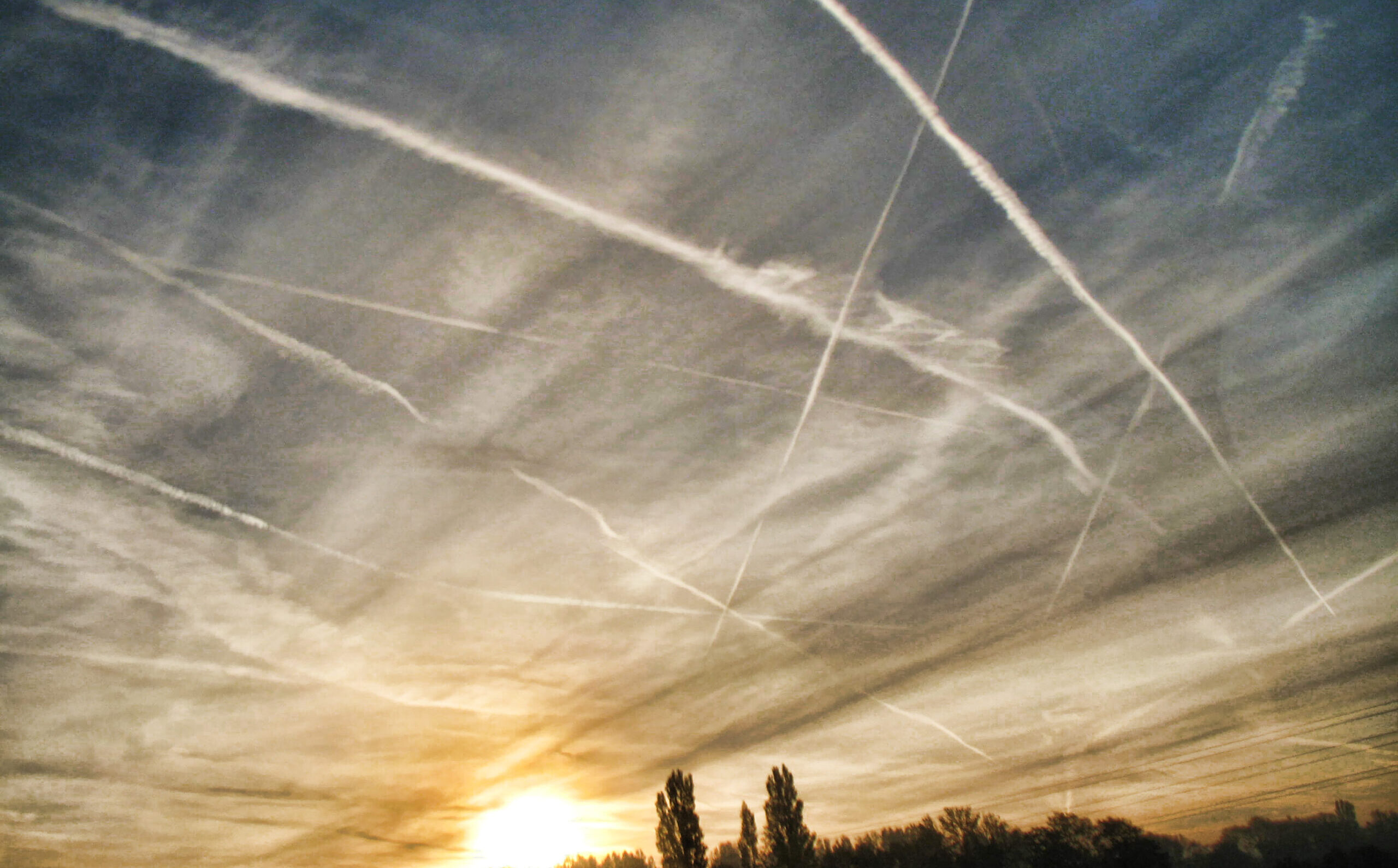 Contrails in the sky causing an impact on the climate.