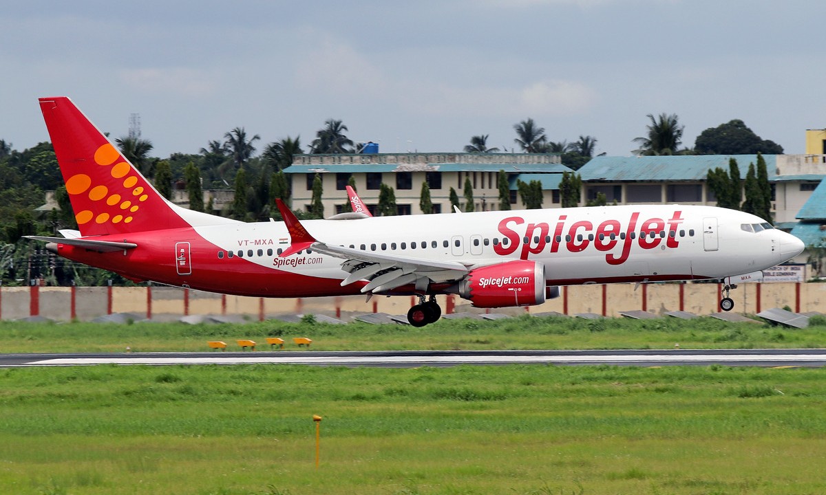 SpiceJet Boeing 737 MAX 8 registered VT-MXA taking off from Kolkata Netaji Subash Chandra Bose International Airport