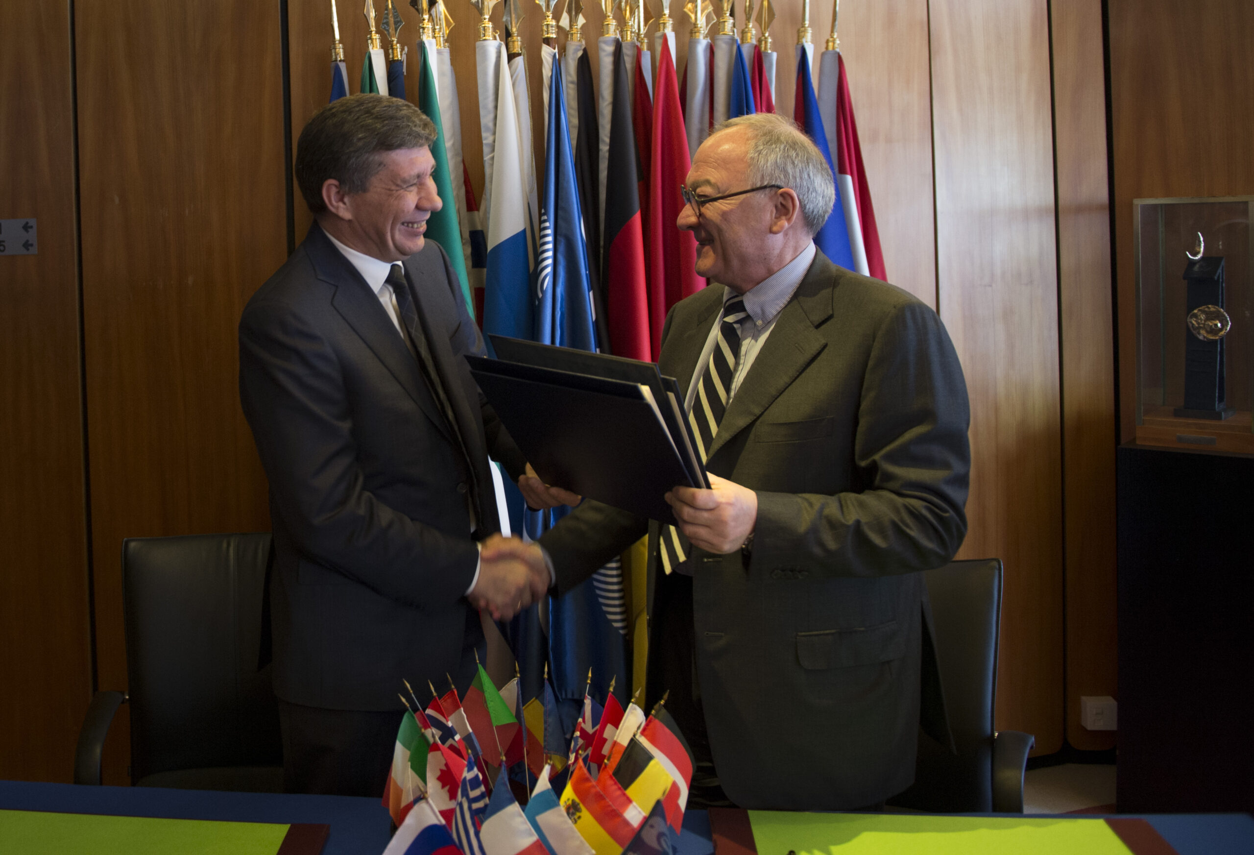 Russian and European delegates stood in front of their respective flags, shaking hands, at ESA Headquarters and agreed to the ExoMars programme in 2013, however Russia pulled out in 2022.