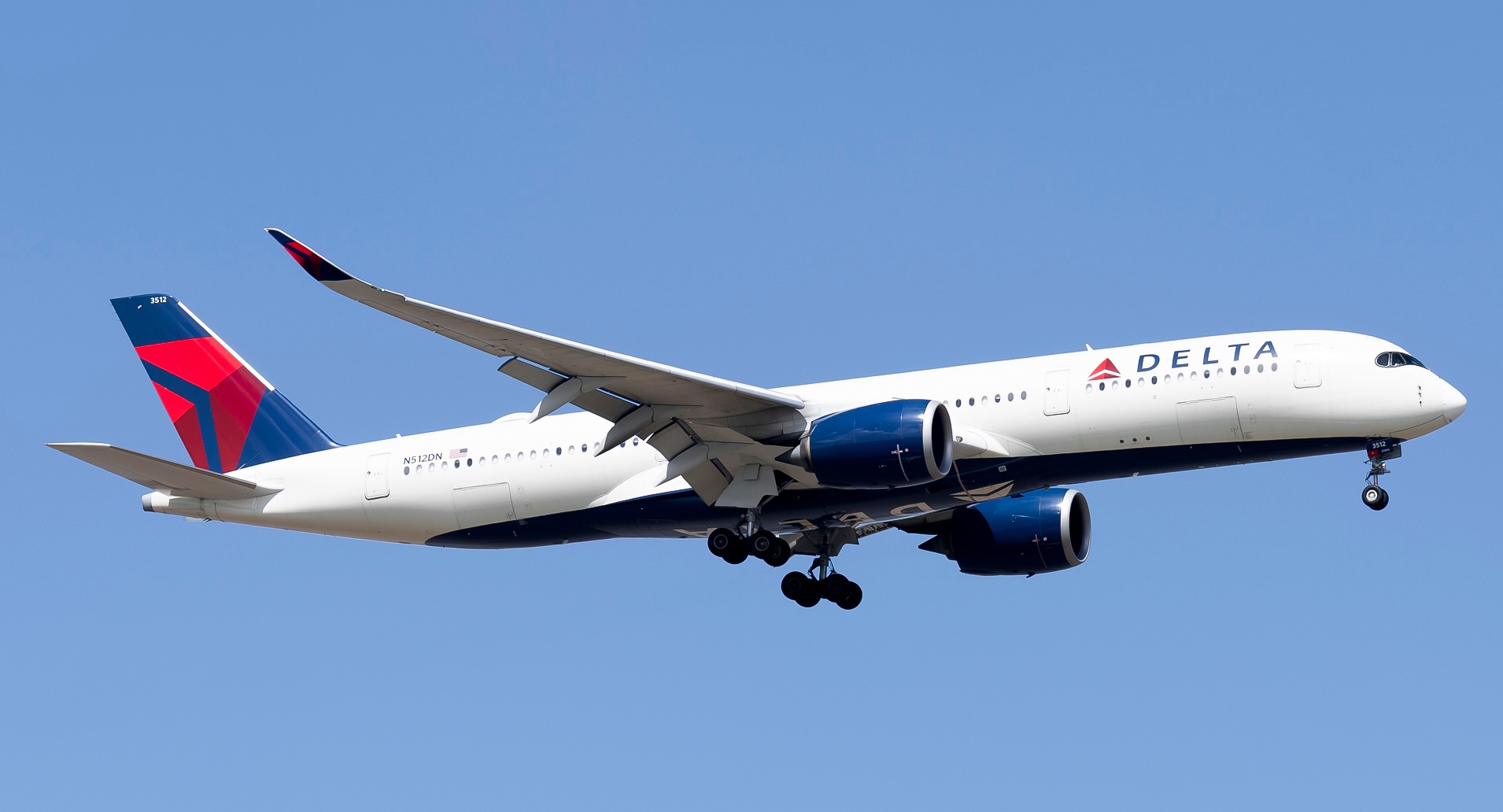 Full length side view of Delta Air Lines' A350-941 (registration N512DN) with its landing gear extended. 