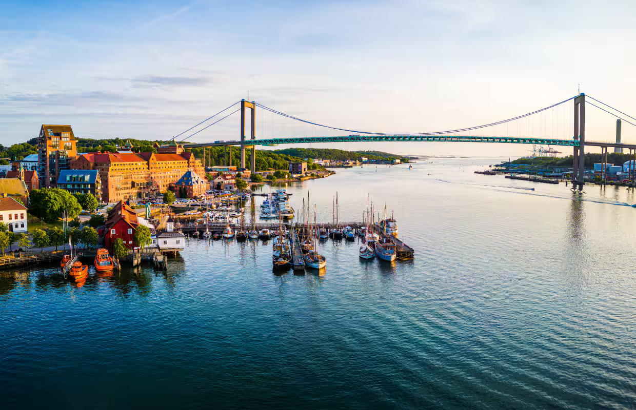 Photograph depicting a bridge positioned over a lake in Gothenburg, Sweden, representing the city's location where the river meets the sea.