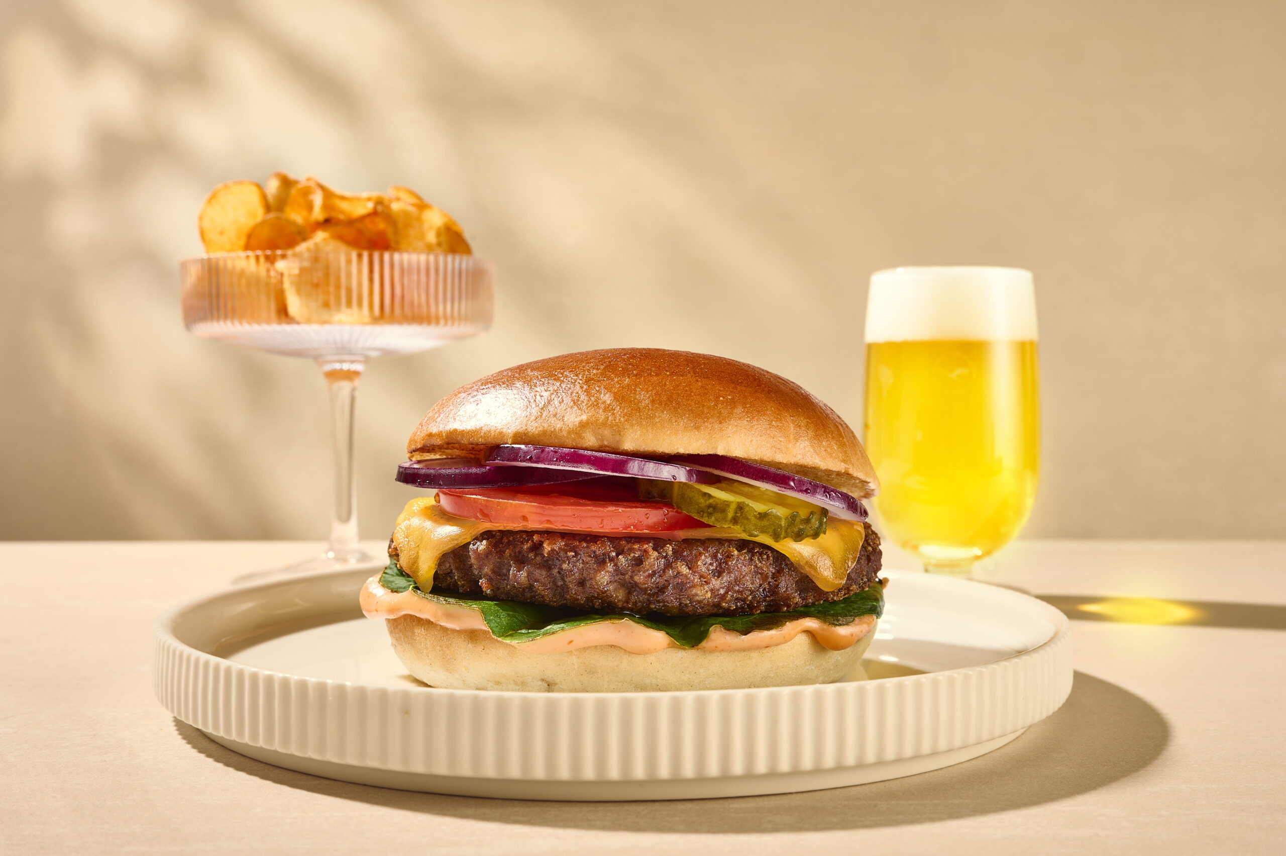 Photograph depicting a burger meal served by Lufthansa on board its flights, indicating Lufthansa's commitment to culinary excellence.