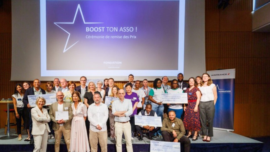 Photograph depicting the Air France Foundation's Boost ton Asso!, an internal call for projects designed to recognize and promote Air France employees’ involvement in nonprofit organizations.