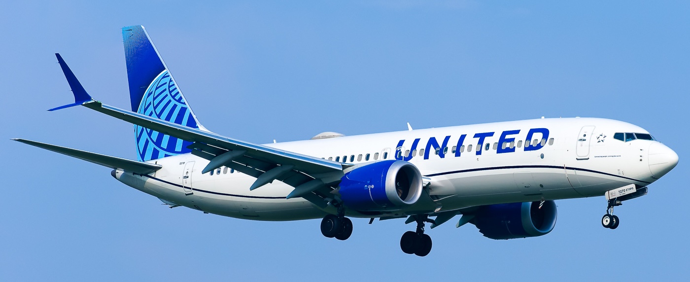United Airlines' Boeing 737-8 MAX in the air with its landing gear extended.