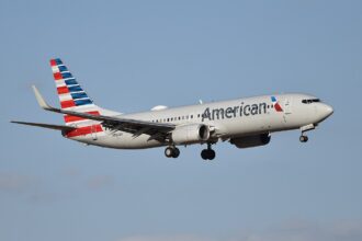 American Airlines Boeing 737 approaching Dallas Fort Worth International Airport