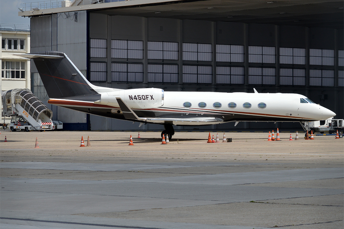 A Flexjet Gulfstream G450 on display