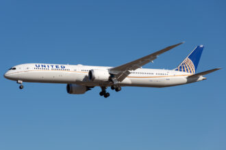 United's Boeing 787 flying with a blue sky backdrop