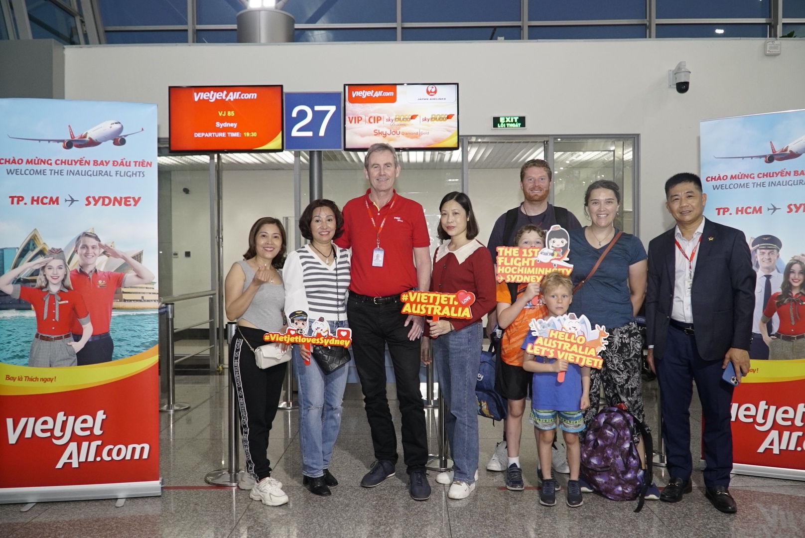 People from Australia and Vietnam coming together at the launch of Ho Chi Minh City to Sydney flight