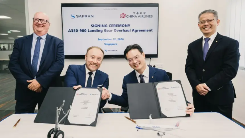 The signing ceremony of the overhaul agreement between China Airlines and Safran Landing Systems in a Singapore office