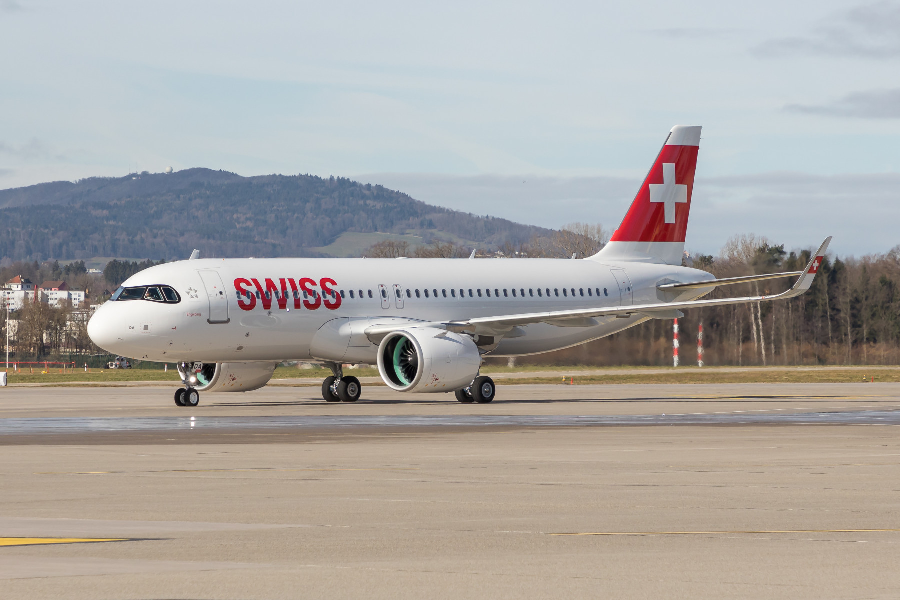 Photograph depicting the SWISS A320 Neo on the airport runway before take-off.
