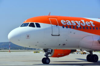Photo of the side of an EasyJet plane facing SW