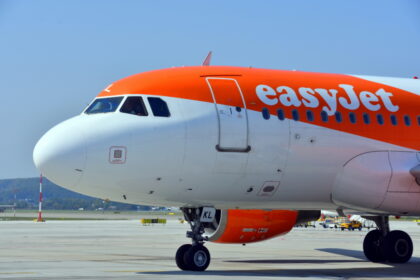 Photo of the side of an EasyJet plane facing SW