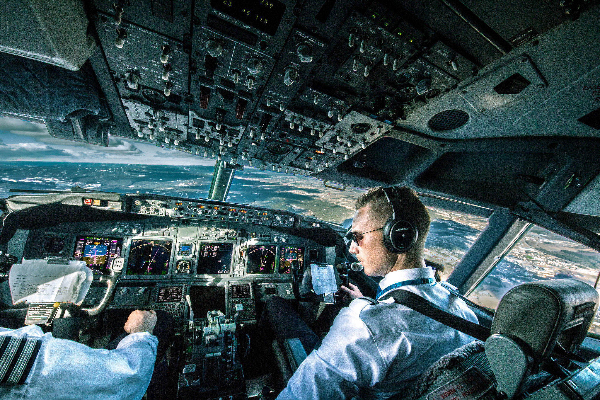Image shows two pilots in the cockpit of a Boeing 737