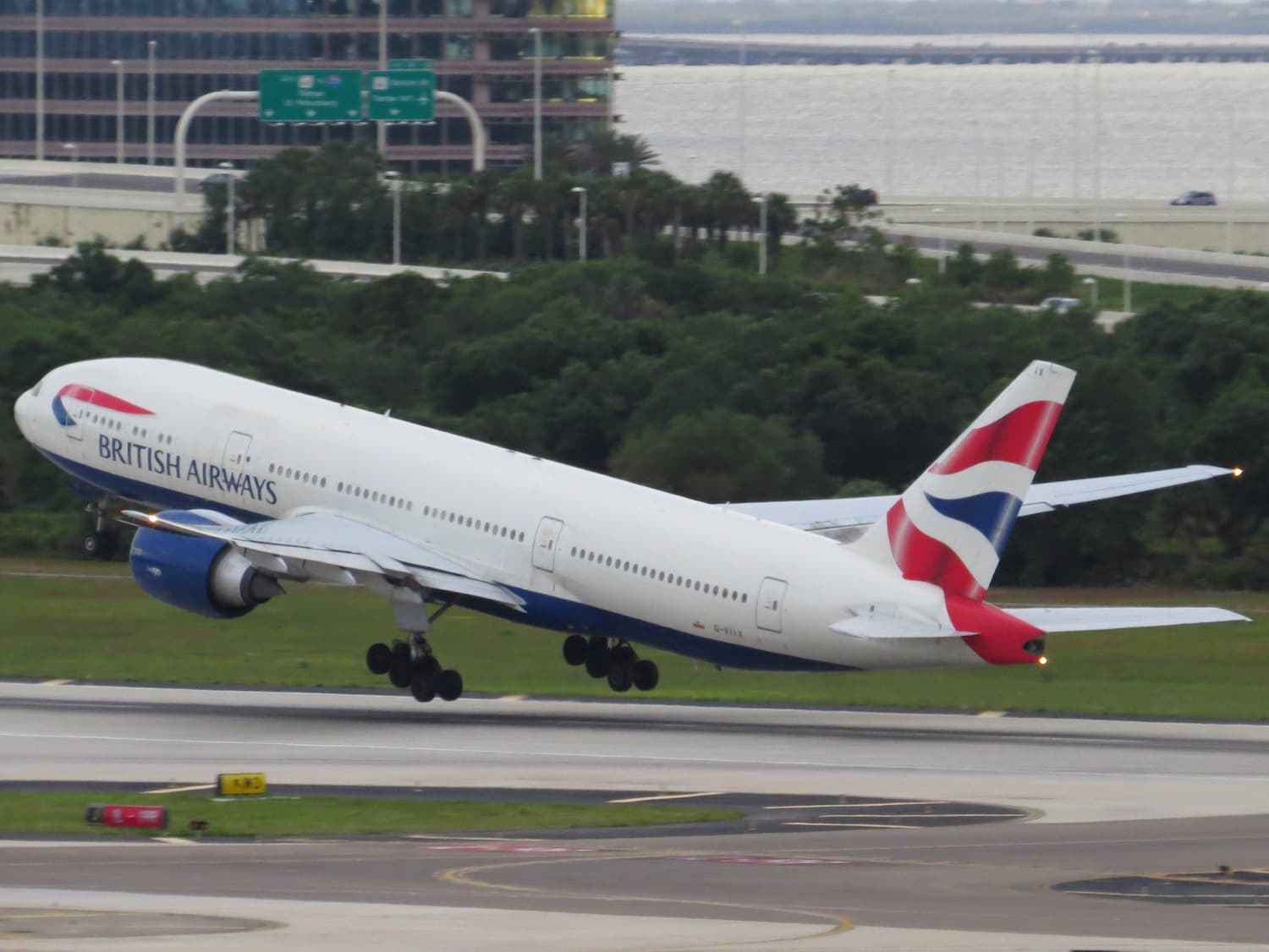 Image shows a British Airways Boeing 777 taking off