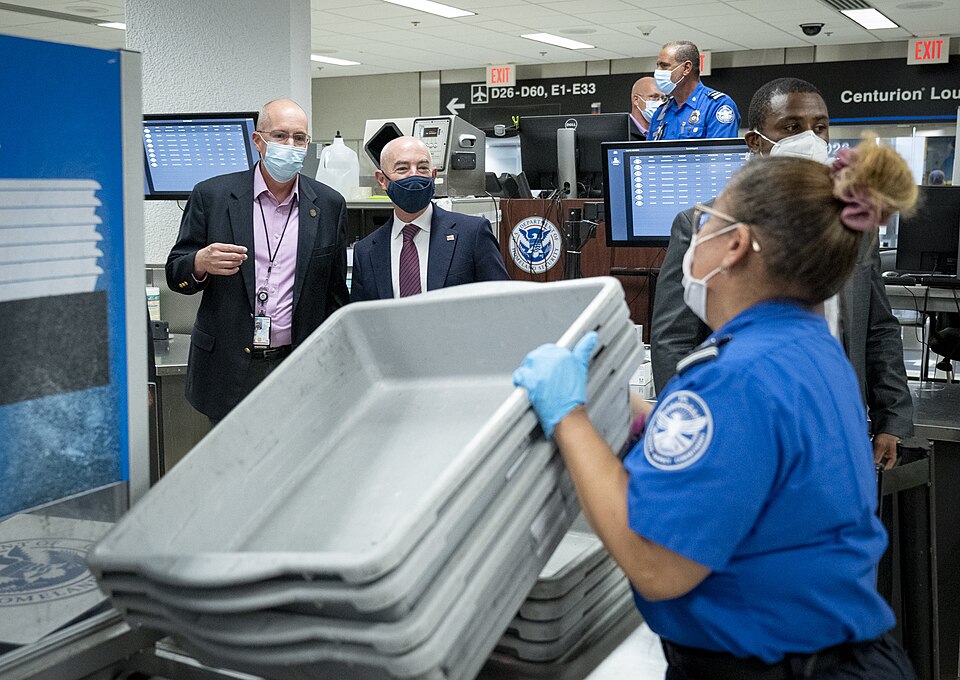 Photo depicting Department of Homeland Security visiting TSA workers