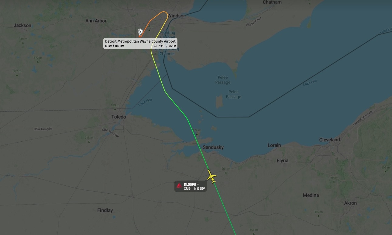AirNav Radar tracking of Delta flight DL5090.