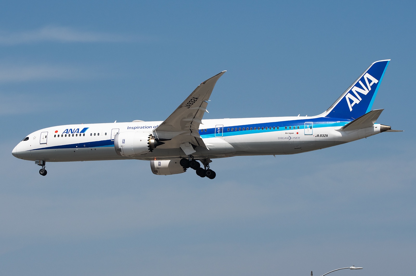 An All Nippon Airways Boeing 787-9 Dreamliner in the air.